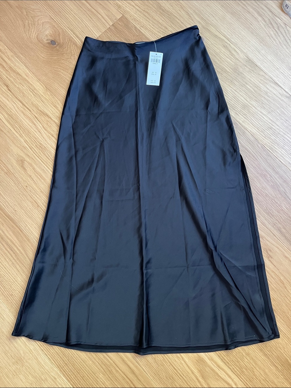 Abercrombie Women’s Black Satin High Rise Maxi  Skirt size XS Petite NWT